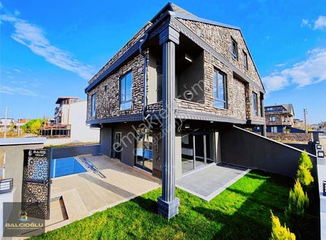 Balcıoğlundan Satılık Merkez Pljda Süper Lx Havuzlu Bahçli Villa