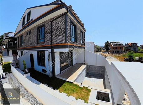 Balcıoğlundan Satılık Uygun Denize Yakın Ön C. Havuzlu Triblex