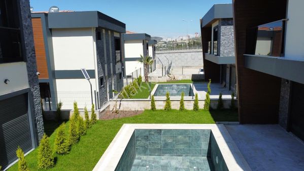 Kuşadası Karaovada 4+1 Özel Havuzlu Villa