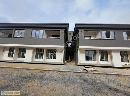 Karadağ Emlaktan Hastaneye Ve Üniversiteye Yakın Giriş Kat Daire