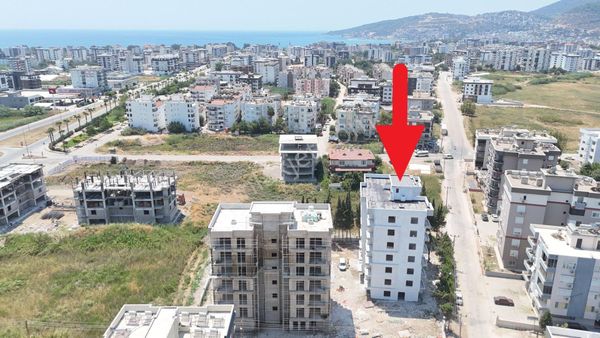 Ana Yol Kenarında Havuzlu Site İçi 1+1 Lüks Satılık 2.kat Daire