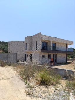 Kuşadası Soğucak Da Deniz Ve Doğa Manzaralı Özel Havuzlu Satılık Villa