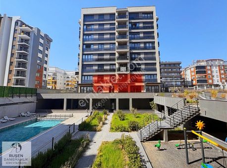Çankaya Mahallesi Massa Life Sitesi'nde Satılık Bahçe Dubleksi
