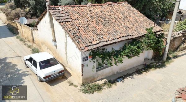Küçük Menderes'ten Kiraz Yeni Mh. Köşede Satılık Ev