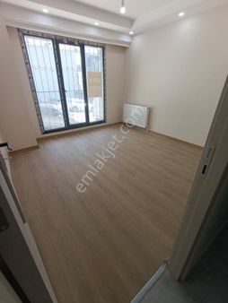 Merkezi Konumda 2+1 90m² Balkonlu Yüksek Giriş