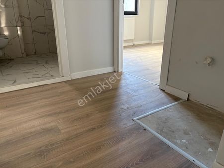 Arkadaş Emlaktan Müjgan Şah Düğün Salonu Yanında 3+1 Satılık Daire