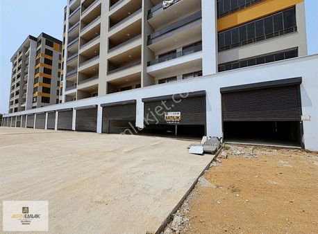 Altın Emlak'tn D400'e Sıfır İşlek Yerde Geniş Ön Alanlı Dükkan