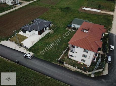 Mg Gayrimenkulden Sakarya/akyazıda Satılık 550 Mt Arsa