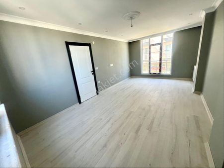 Arnavutköy İslambey Mah 2+1 Asansörlü 100 Metre Arakat Daire