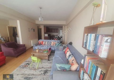Ünal Emlak'tan Bandırma Hacıyusuf-inönü Cad.üzeri Kiracılı 3+1 Daire