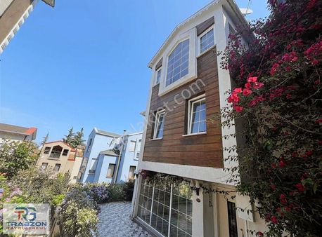 Atakent Sitesinde Şömineli Satılık Lüks Villa