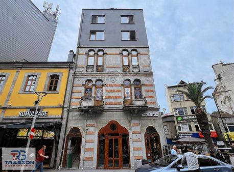 Trabzon Gayrimenkulden Meydanın Tam Kalbinde Satılık İşyeri