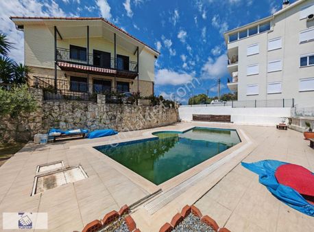 Hali Hazırda Villa Kullanımlı 1477 M2 Arsa