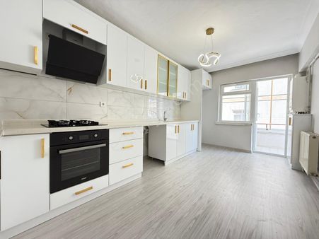 Engin Emlak'tan Salı Pazarı Yakını Full Yapılı 3+1 Daire