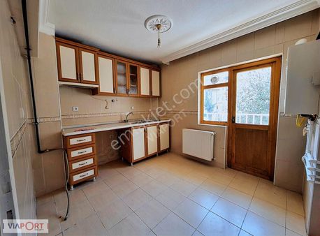 Etimesgut 30 Ağustos Mah. Ara Kat Ön Cephe 3+1 130 M2 Daire