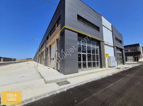 Deka Gayrimenkul'den Kiralık Yola Cephe Köşe Dükkan