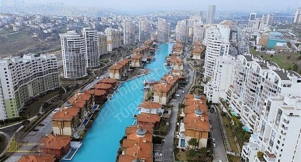 Bosphorus City'de Muhteşem Manzaralı Balkon Lu 1+1 Satılık Daire
