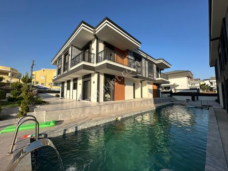 Didim Hisarda Satılık 3+1 Havuzlu Bahçeli Villalar