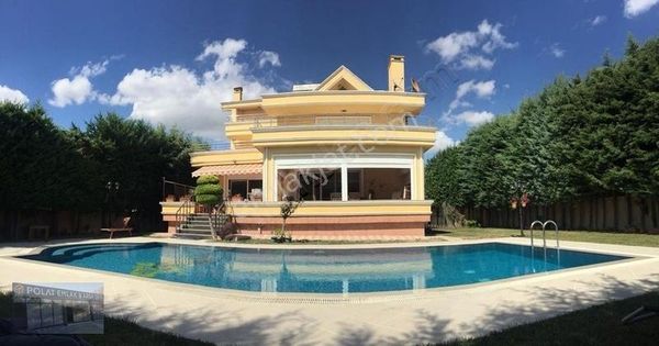 Celaliyede 814 Mt Arsa İçinde Müstakil Havuzlu Villa