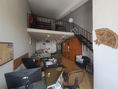 Pusula'dan Siteler'de İş Merkezinde 1+0 Yapılı 80 M² Satılık Ofis