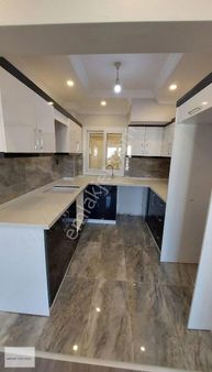 Tenis Kortu Üzerinde 3+1 Tamamen Yenilenmiş Daire