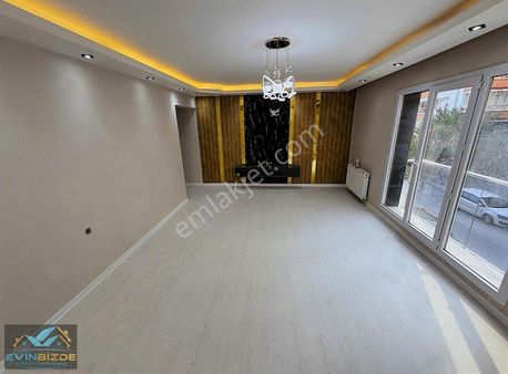 Keçiörende 3+1 Cadde Yanı Giyinme Odalı Geniş Full Yapılı Daire