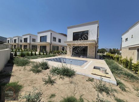Çanakkale Güzelyalı'da Doğayla İçiçe 3+1 Müstakil Havuzlu Villa