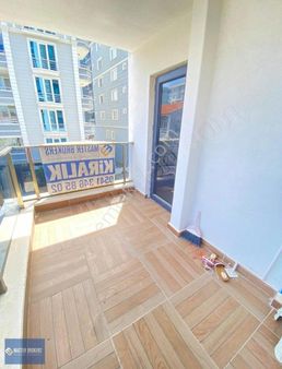 Master Brokers Atakent Tramvay Durağına Cephe Eşyalı Kiralık 1+1