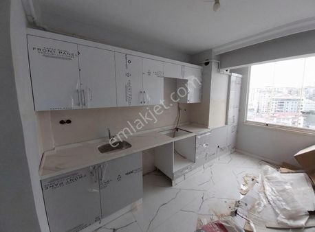 Aydınlıkevlerde Deniz Manzaralı Komple Yenilenmiş 3+1 Daire