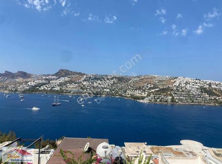 Özel Plajlı Ve Havuzlu Site İçerisinde 4+2 Satılık Villa