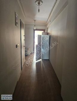 Özdemir Emlaktan Merkezde Eşyalı Klimalı Kiralık 1+1 Daire