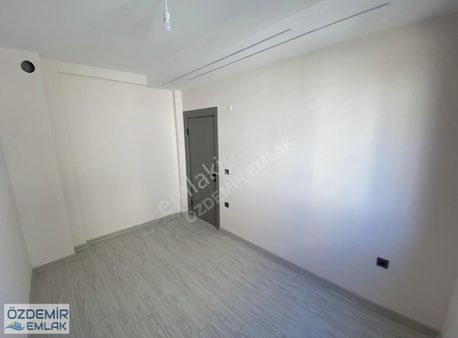 Kuşadası Merkezde Satılık 2 Adet Sıfır Acık Mutfak 1+1 Daireler