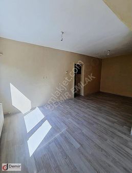 Demir Emlak Tan Akdegirmen Mahallesinde Kiralık 2+1 Daire