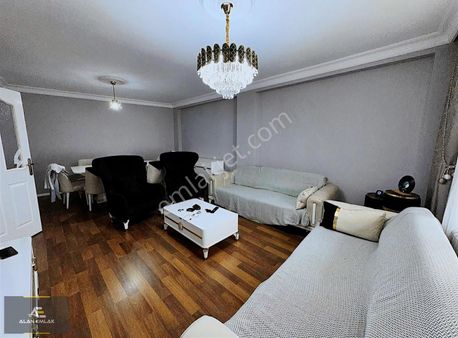 Alan Emlak; Merkezi Konumda, Cam Balkonlu, Geniş Satılık Daire