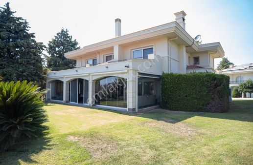 Urla, Bademler Hisar Evlerinde Satılık Lüks Villa