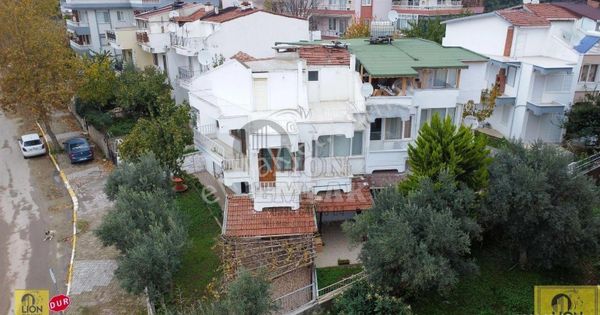 Erdek Zübeyde Hanım Caddesi Üzerinde 3+1 Satılık Triplex Villa