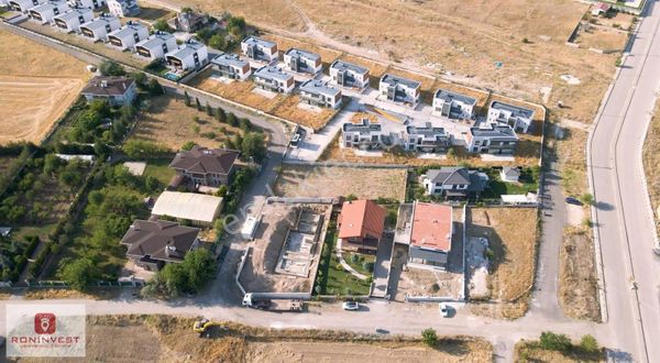 Gölbaşı Karşıyaka'da Prestijli Konumda 889 M2 Villa Parsel
