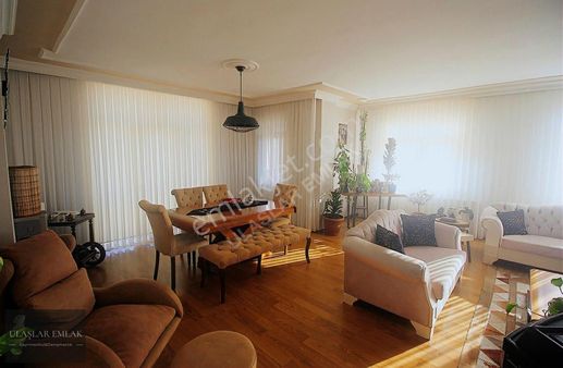 Ümraniye Site Mahallesi 4+1 180 M2 Ferah Satılık Dublex..