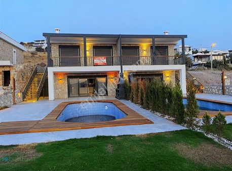 Bodrum Meşelikte Göl Ve Doğa Manzaralı, Havuzlu 4+1 Lüks Villa