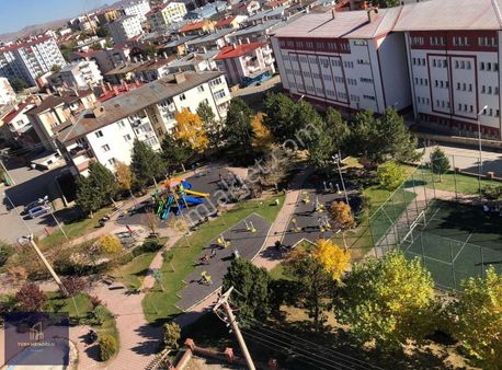 Selçuklu Mahallesinde Full Yenilenmiş 3+1 Fırsat Daire