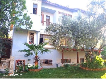 Altınoluk Yüzme Havuzlu Sitede Satılık Tripleks Villa 4+1,165m2.