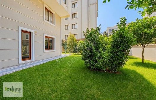 Beylikdüzü Nde Site İçerisinde Bahçe Kullanımlı Satılık Daire