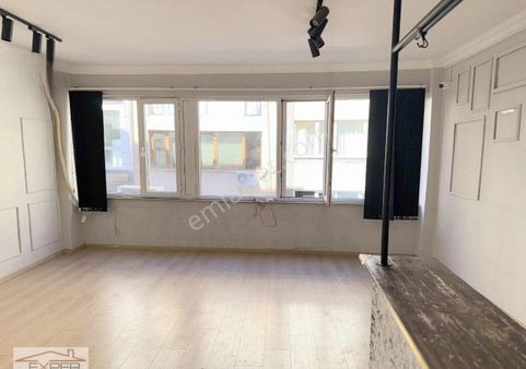 Valikonağı Caddesi'ne 4.bina Konumunda, 2.katta 70m2 Daire