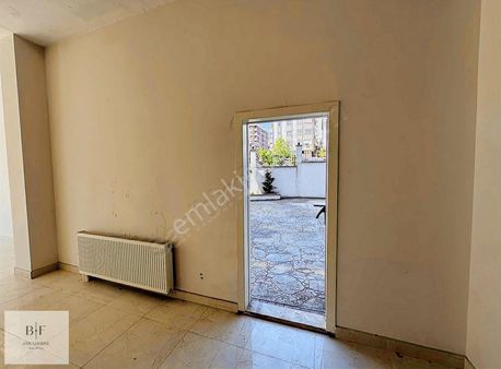 Ön Kullanım İmkanlı , Depolu Yüksek Tavan Dükkan Geniş Dükkan