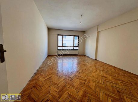 Kuşcağızda Cadde Yakını Uygun Fiyata Üst Katta Satılık Daire