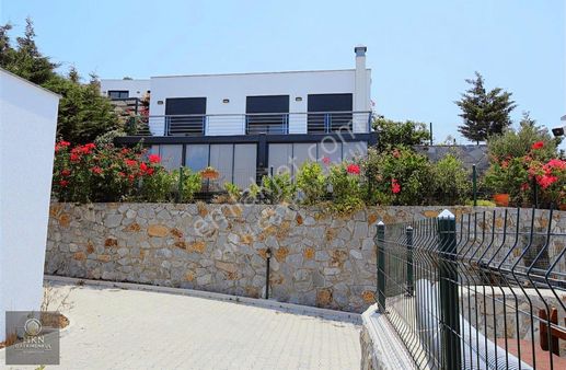 Bodrum Yahşi Sınırında Tam Müstakil Plajlı Ortak Havuzlu Villa