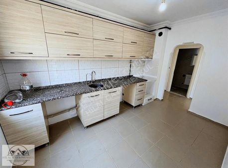 Hilal Gayrimenkulden Siteiçi Doğalgazlı Geniş**3+1**