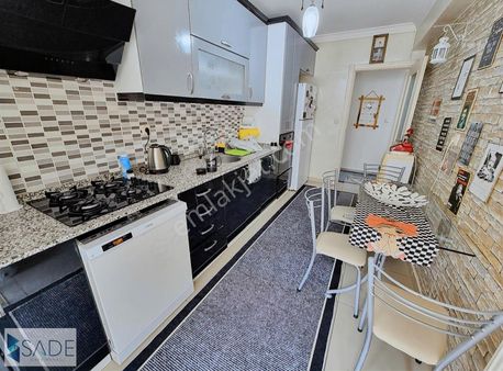 Sadeden Demirköprü Izbana 2 Sokak Mesafede Geniş 2+1