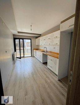 Büyük Migros Altında Onbaşıoğlu Sitesinde Satılık Dublex