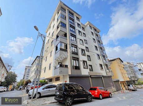 Çekmeköy Cumhuriyet Mahallesinde Arakat Ferah 3+1 Satılık Daire